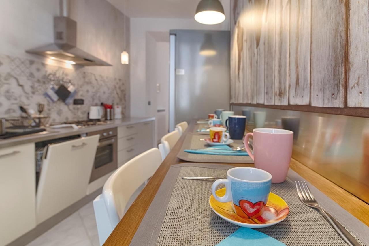 Mihaela Apartment - Charme Near The Station Terst Exteriér fotografie